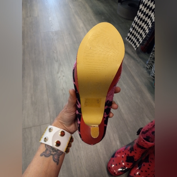 Mustache Kiss Lips Abbey dawn y2k mid 2000s fuzzy texture heels! - Picture 3 of 6